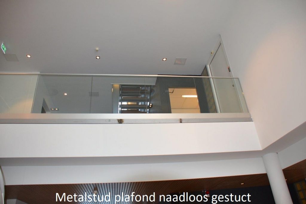 metalstud plafond naadloos gestuct